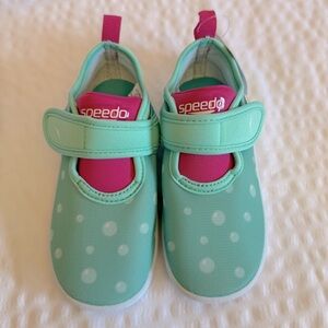 NWT Speedo Kids Toddler Waters shoes Aqua polkadot Shoes- Green/Pink size L9/10